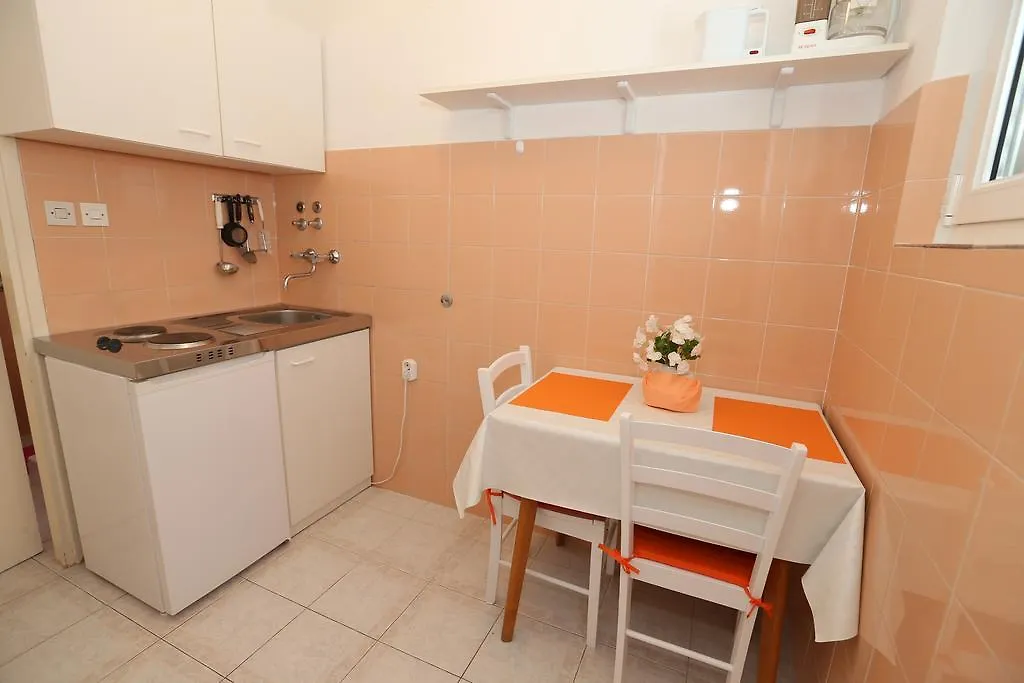 Apartments Ljubica Baska  0*, Baska (Krk)